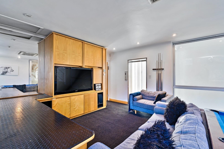 5 Bedroom Property for Sale in Fresnaye Western Cape